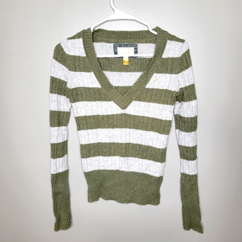 AMERICAN EAGLE OUTFITTERS Vintage V-NECK Olive Stripe Sweater Small